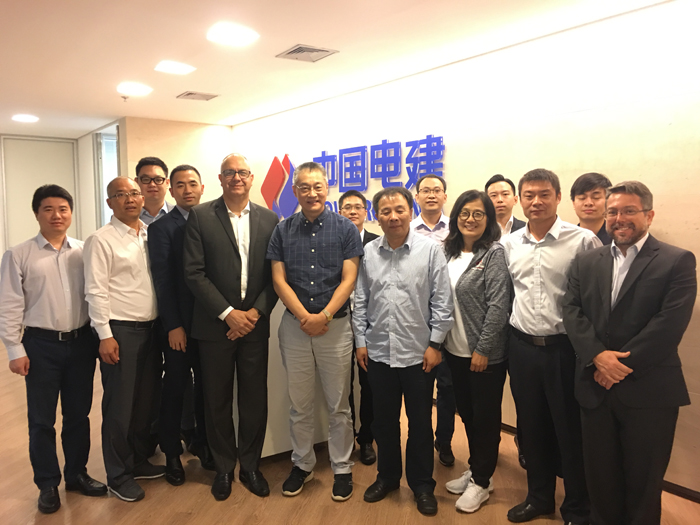 姚強總與巴西團隊合影.jpg