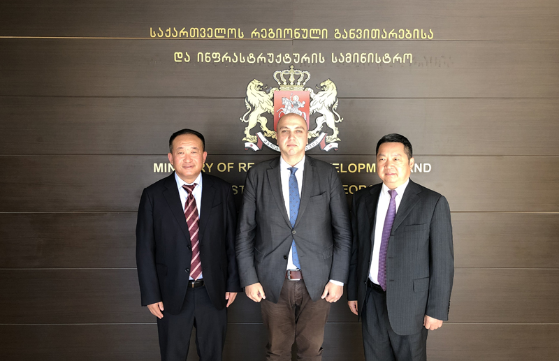 1.李燕明總與格基礎設施部第一副部長合影.jpg