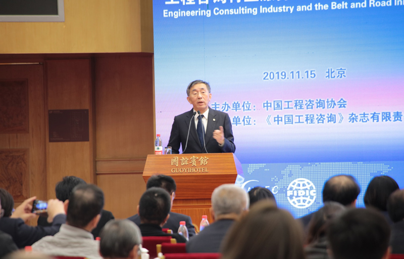 晏董演講.jpg