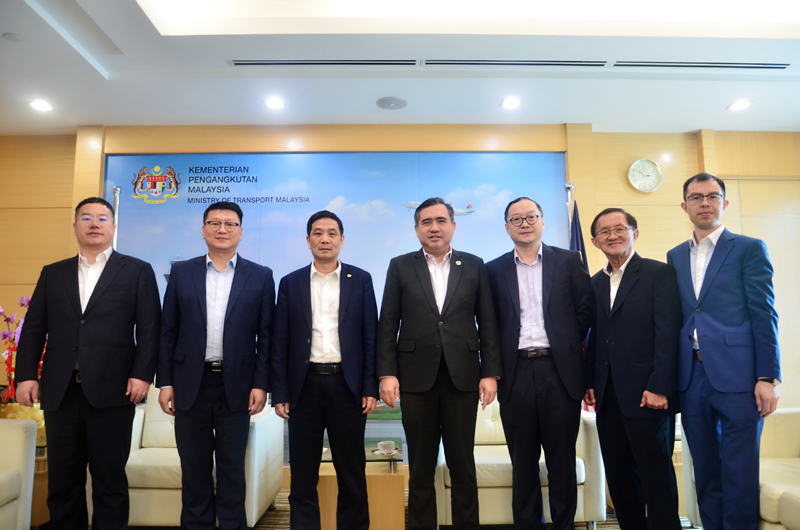 3-與交通部長與會人員合影.jpg
