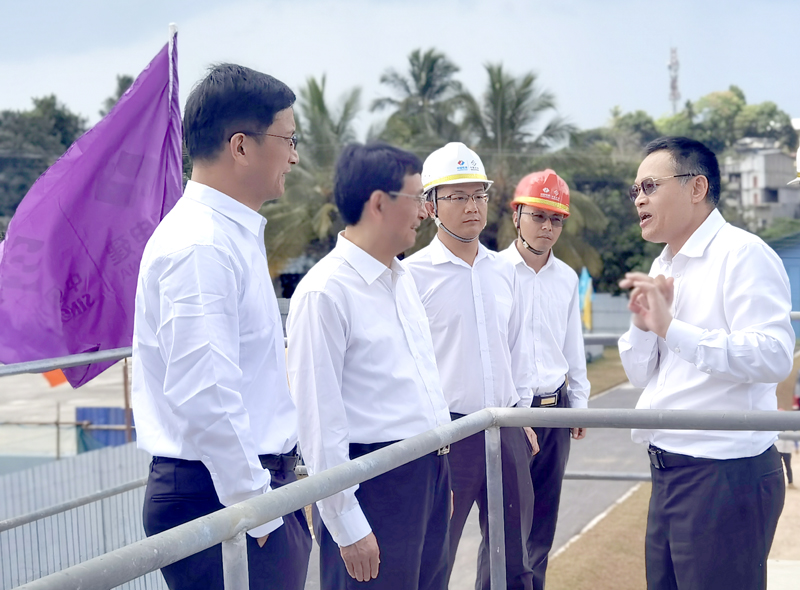 圖三視察康提項目現場.jpg