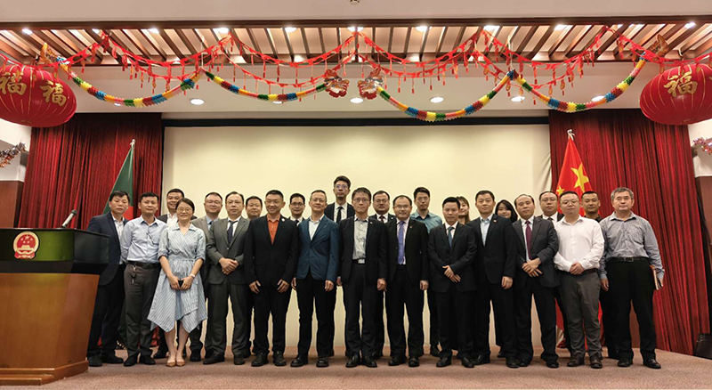 圖片1-第八屆理事單位代表同參贊合影.jpg